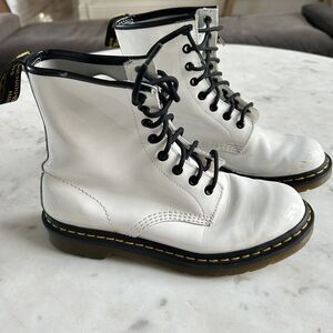 Dr.‎ Doc Martens 1460 W White Patent Leather AirWair Bouncing Soles Womens US 9